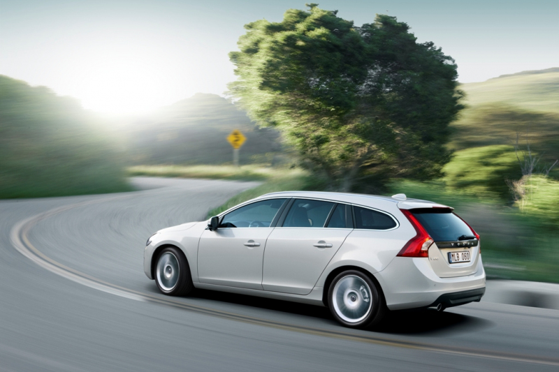 Volvo V60: dynamické kombi se představuje - 3 - V6016
