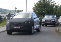 Nový VW Touareg shazuje kamufláž, chce být jako Audi Q7 (video)