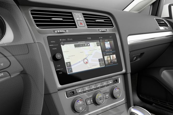 VW e-Golf Touch: předzvěst Golfu VIII dále mává tlačítkům v interiéru