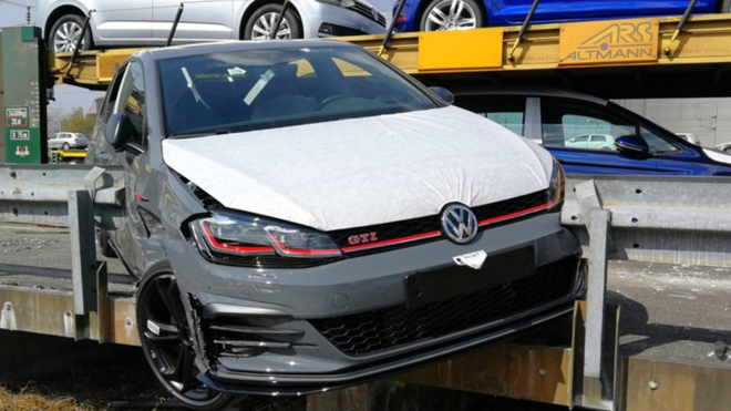 Zloději zkusili ukrást nové Volkswageny už při jejich převozu vlakem, dobře neskončili