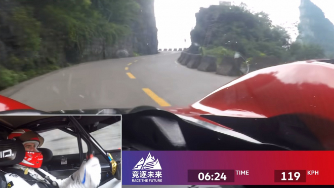 Němci konečně ukázali rekordní jízdu z nejlepší silnice Číny, je jako zrychlený film
