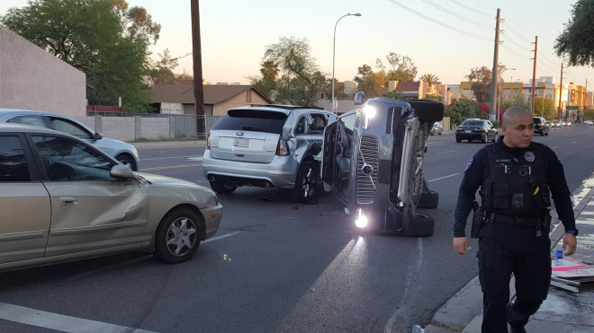 Autopilot Uberu měl vážnou nehodu v Arizoně, další testy byly zastaveny