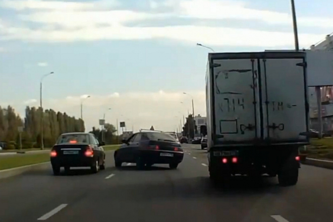 Výcvik řidičů v autoškole, ruská edice (video)