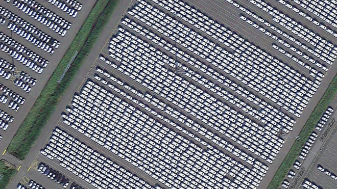Volkswagen hledá místo, kam by zaparkoval 20 tisíc Passatů. Nepomůžete?