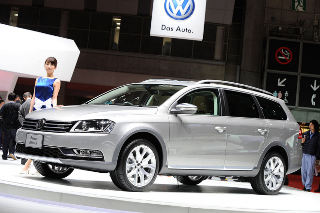 Volkswagen Passat Alltrack a VW Cross Coupe živě v Tokiu (foto)