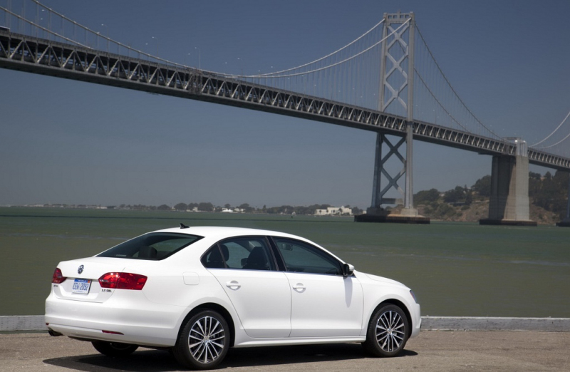 Nový VW Jetta: více specifikací, nové fotografie - 20 - Volkswagen Jetta 2011 nove 21