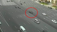 Podívejte se na nové video s nehodou Putinovy limuzíny, teorii o úmyslu nahrává