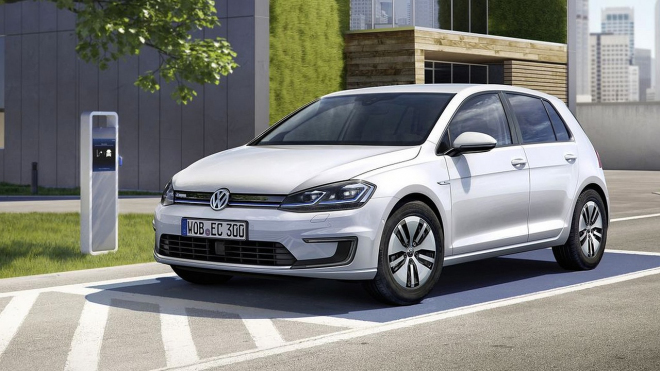 VW dostal cenu elektrického Golfu pod cenu dieselu, ani tak o něj lidé nestojí