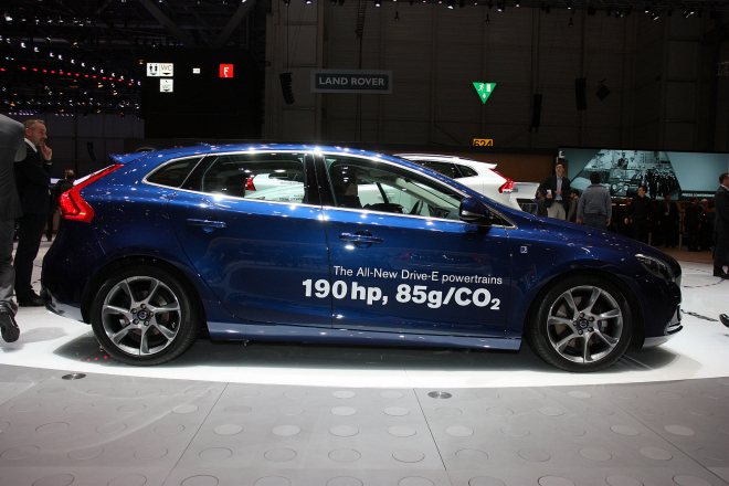 Volvo V40 D4 a T5 2015: nové motory Drive-E sráží spotřebu až na 3,7 litru
