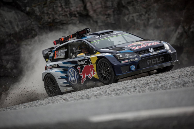 VW Polo R WRC vs. Aksel Lund Svindal: 318 koní proti dvěma lyžím (video)