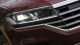 Das Auto: VW Touareg trefila raketa, dál jezdí, jako by se nechumelilo