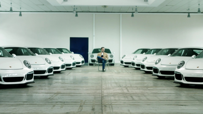 Miliardář si kdysi koupil 22 identických Porsche. Nepoužil ani jedno, má je dodnes