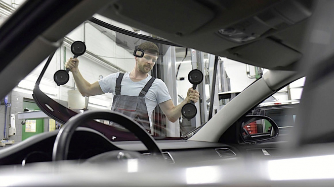 Volkswagen odhalil revoluční čelní sklo, řeší problém celé pětiny řidičů