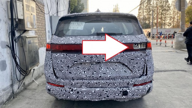 Poškozený tovární prototyp se v provozu jen tak nevidí, je to samozvaný mistr světa