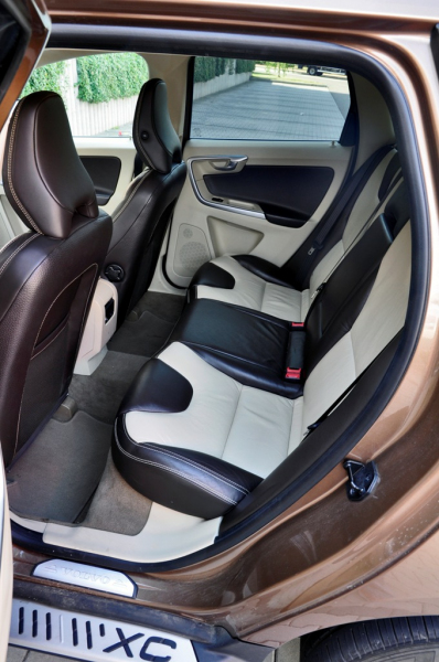 Test Volvo XC60 T6 Summum: jiná image - 10 -