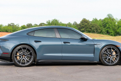 Majitele elektrických Porsche dál ničí brutální pokles hodnoty, tento přišel skoro o 2 miliony za 8 měsíců. Nezájem dokonce zastavil výrobu