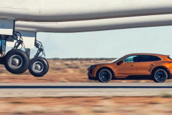 Porsche selhává už i marketing. Po zhlédnutí jeho pokusu dostat nový Cayenne do lepšího světla se budete ptát jen: &bdquo;Cože?&rdquo;