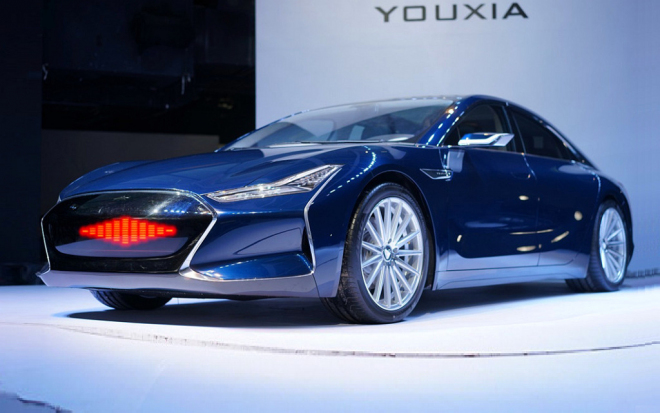 Youxia X: Číňané zkopírovali Teslu Model S, KITT a Lexus naráz