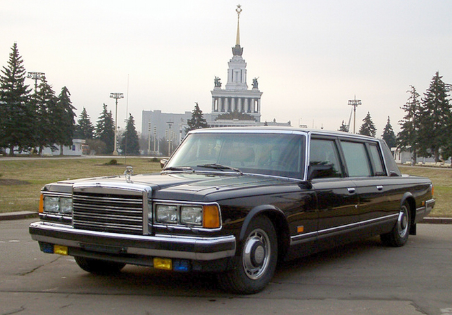 ZiL 41052: jezděte jako vládci Ruska, auto Gorbačova a Jelcina je k mání