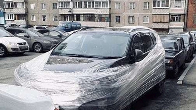 V Rusku teď řidiče za bezohledné parkování trestá podle všeho Spider-Man