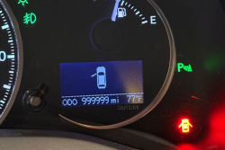 I propadák může být držák, majitel s ním najel 1,6 milionu km. Tachometr je jednou z mála věcí, které kvůli tomu přestaly fungovat