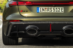 Nové Audi RS5 schytává od lidí těžkou bídu, jedním z důvodů jsou i jeho výfuky. Podívejte se, jak je karikují