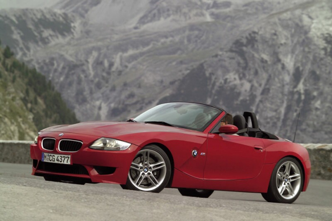 BMW Z4 dostalo facelift a konečně i ostrou verzi M