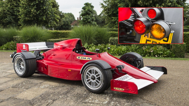 K mání je skutečná silniční F1. Má značky, světla, blinkry a není drahá