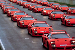 Někdo si nechal přelakovat ikonické Ferrari F40 na zelenou, pro tradicionalisty je to zločin