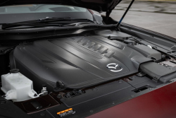 Majitel Mazdy si zkusil sám vyměnit olej, aby ušetřil 1 800 Kč za práci servisu, teď musí zaplatit 90 tisíc za opravu