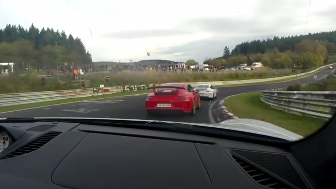 Porsche 911 GT3 RS se na Ringu potkalo s dvěma 911. A nikdo nechtěl nikoho pustit