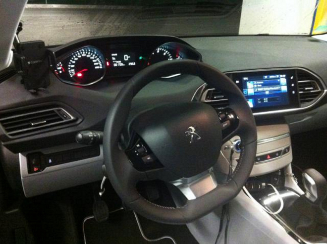 Peugeot 308 II 2014 1,6 HDi: první poznatky z praxe a fotky nových detailů