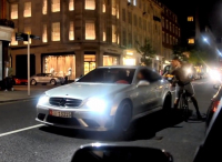 Jak ukončit hádku s cyklistou? Co takhle 47metrovým burnoutem (video)