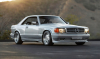 K mání je vzácný Mercedes 560 SEC 6.0 AMG Wide Body, okouzlí i dnes