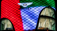 Bentley má nové největší a nejkýčovitější dealerství. Kde stojí, uhádnete