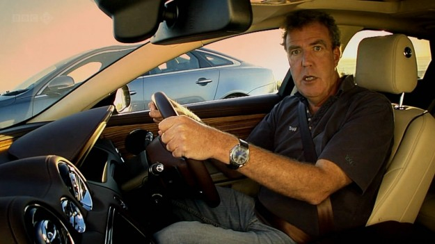 Bulvár opět smaží Jeremyho Clarksona, prý v Top Gearu ve skutečnosti neřídí