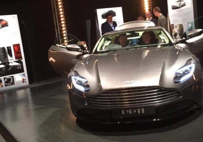 Aston Martin DB11 nafocen na privátní akci, jeho příď příliš nepřekvapí