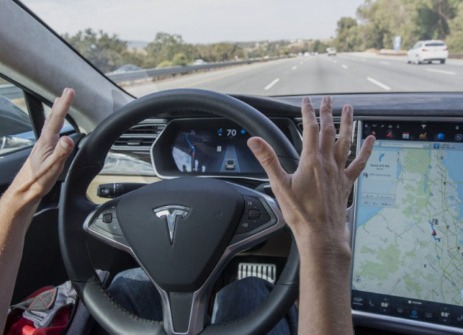 Elon Musk přiznal chybu, omezí možnosti Autopilotu v Tesle Model S