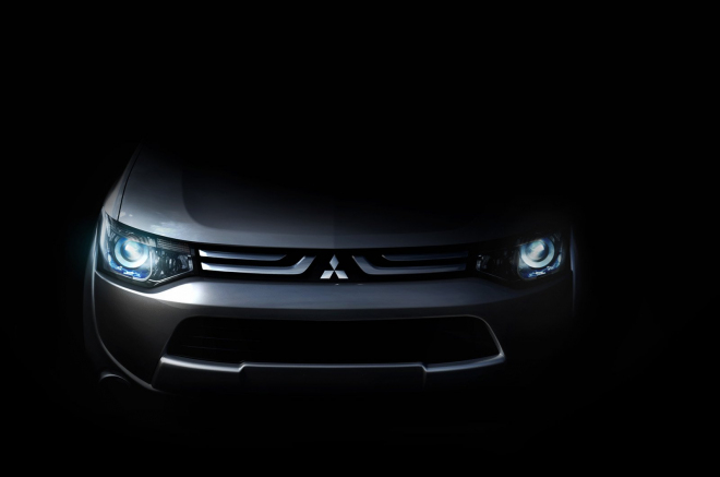 Mitsubishi Outlander 2012: nová generace vystrčila růžky (první foto)