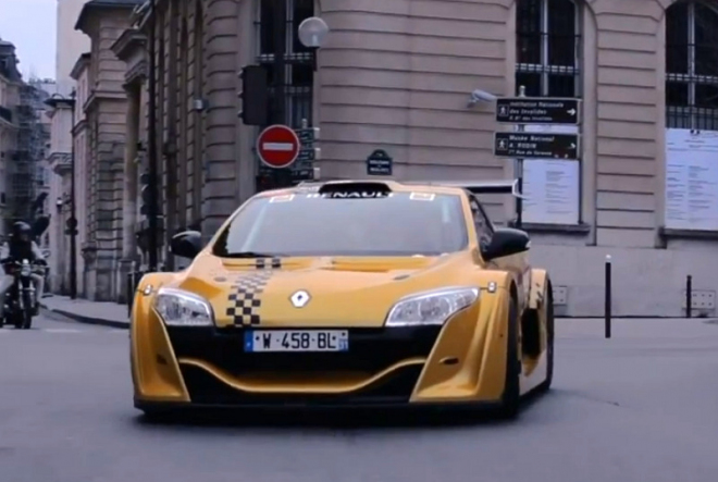 Renault Mégane Trophy V6 zkouší zaujmout jako údajné pařížské taxi (video)