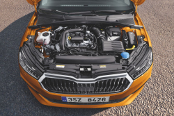 Bylo dosaženo bodu zlomu? Zájem o spalovací auta znovu roste na celém světě, zájem o elektromobily mohutně uvadá