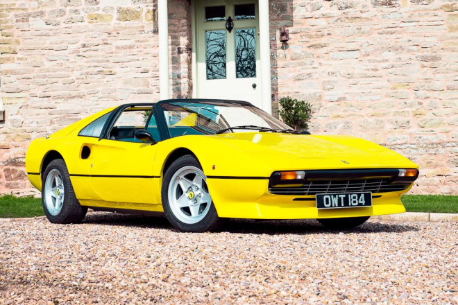 Ferrari 308 GTS k mání: krásný starý sporťák nemusí stát majlant