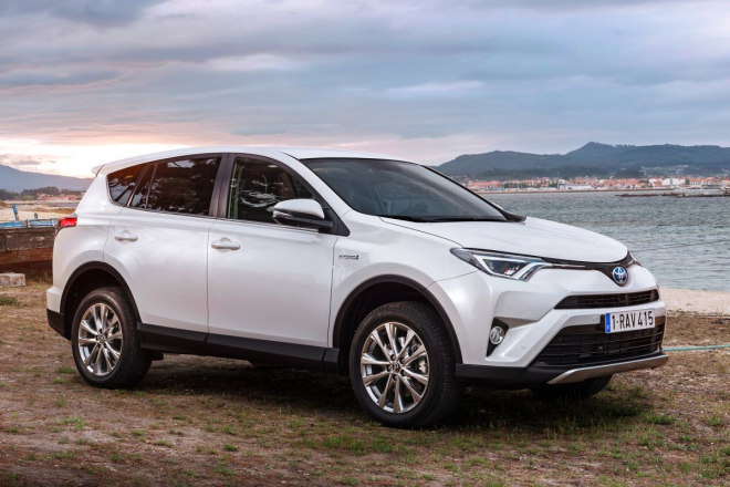 Toyota RAV4 Hybrid pro Evropu je tu, čtyřkolku může mít jen elektrickou