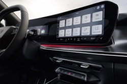 Digitální přístrojovka nového Audi Q3 je další nepochopitelný nesmysl, vypadá jako laciná napodobenina z Temu