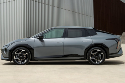 Jedno z nejošklivějších nových aut posledních let dostává dál naloženo, někde ho zařízli ještě před vstupem do prodeje