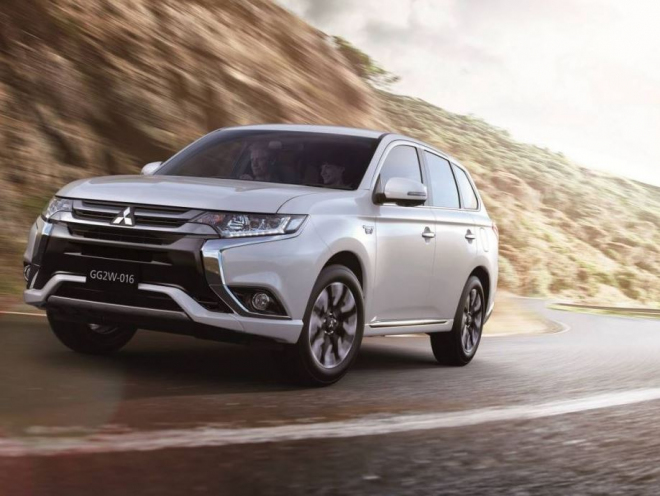 Mitsubishi Outlander PHEV 2016: facelift oficiálně odhalen, je hlavně dražší