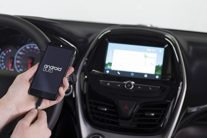 Nový Opel Astra 2016 nabídne Apple CarPlay i Android Auto, ale až příští rok