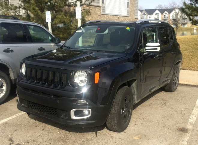 Jeep Renegade 2015 naživo: údajně vypadá plastově a sedí příliš nízko