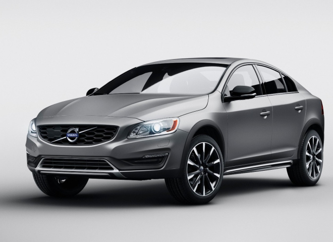 Volvo S60 Cross Country: Švédové stvořili pseudoSUV ze sedanu