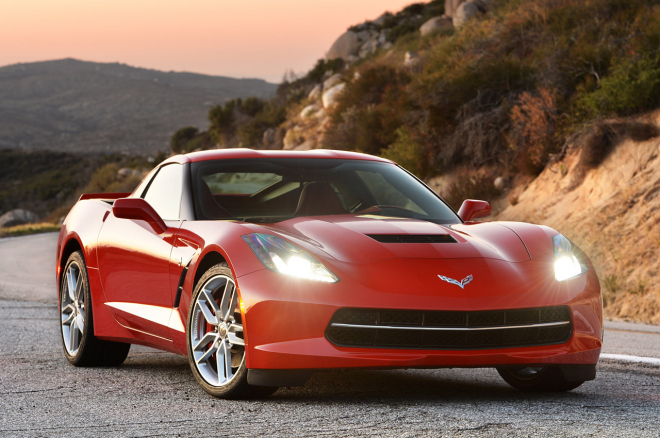 Chevrolet Corvette Stingray je hit, prodává se zásadně lépe než Viper, 911 i 370Z